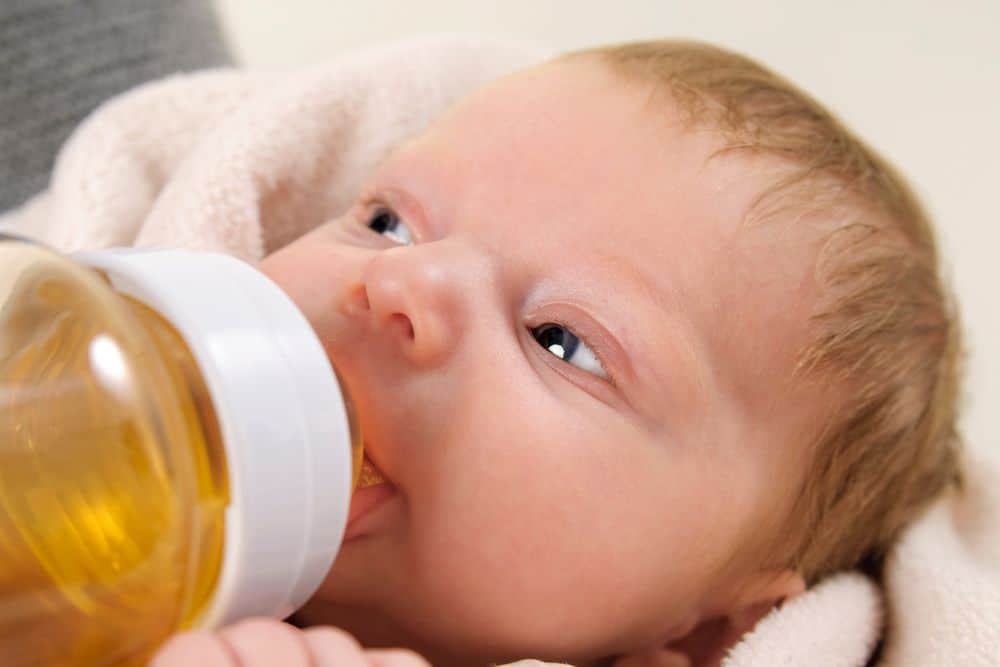 Ab wann dürfen Babys Tee trinken?